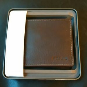 NWT FOSSIL men wallet brown